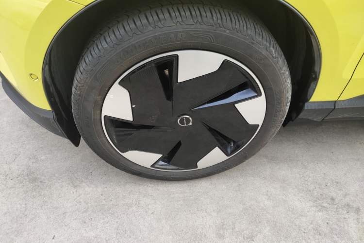 Used Volvo EX30 2025 Rear-Drive Long-Range Version Ultra