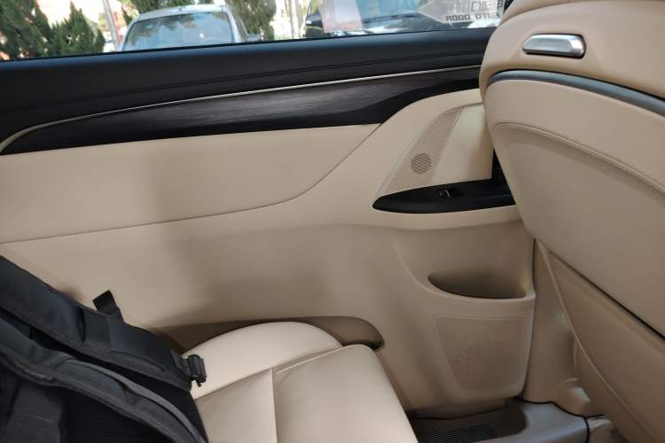 Used Buick GL8 2022 ES Landtrek 653T Luxury Edition