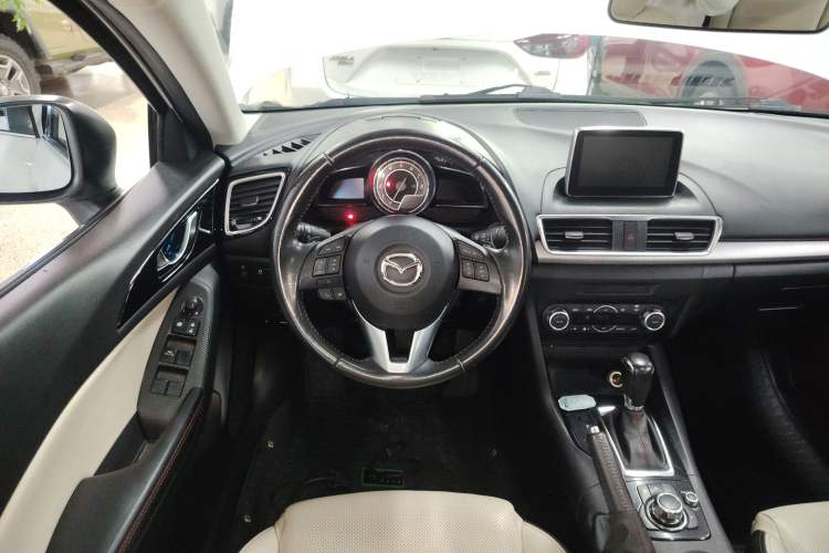 Used Mazda Mazda 3 Axela 2014 Sedan 2.0L Automatic Flagship Model
