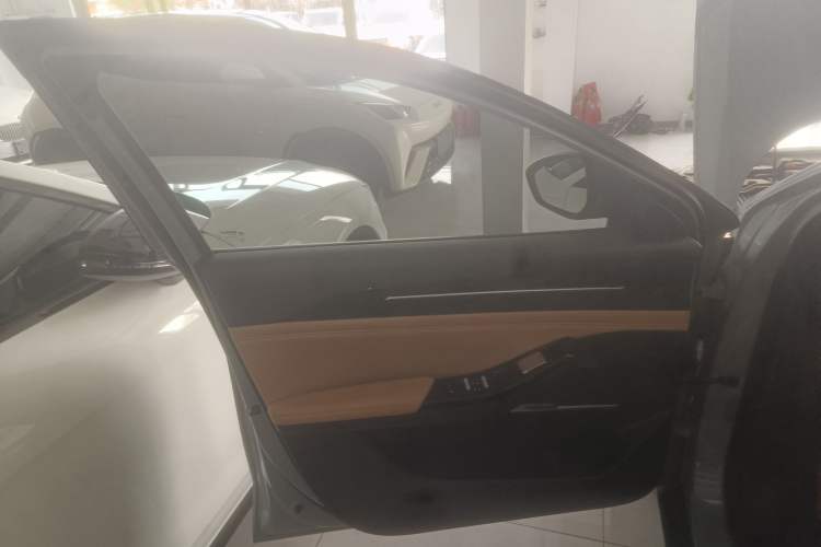 Used  L6 2023 60km PLUS
