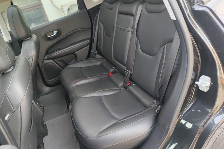 Used  Compass 2019 200T Automatic Family Edition - Connected Large Screen Version