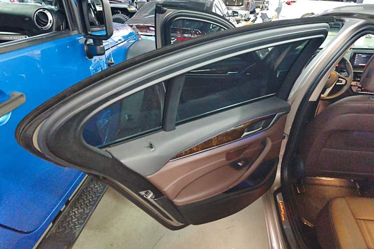 Used BMW 5 Series 2018 525Li Luxury Package