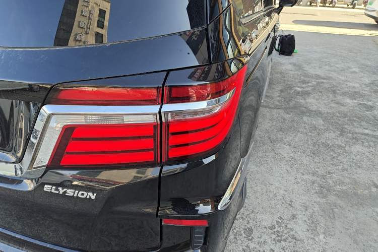 Used Honda Elysion 2016 2.4L Classic Edition
