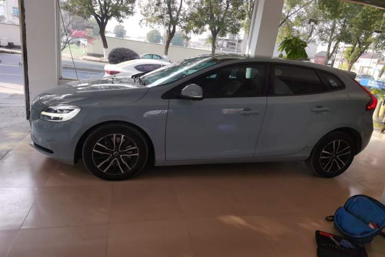 Used Volvo V40 2017 T3 Zhiyi Edition
