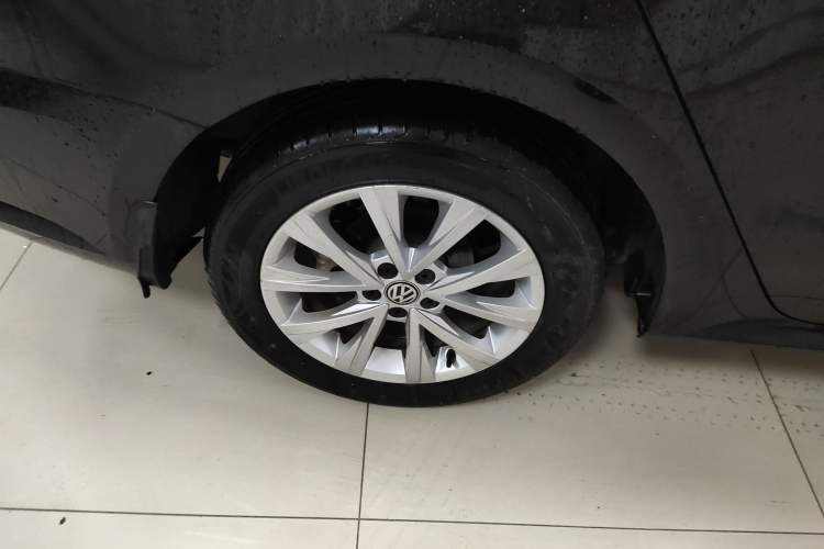 Used Volkswagen Lavida 2017 1.6L Automatic Comfort Edition
