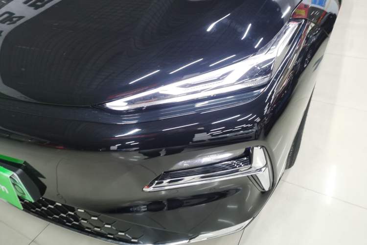 Used  Galaxy 8 2025 130km EM-i Deluxe Edition