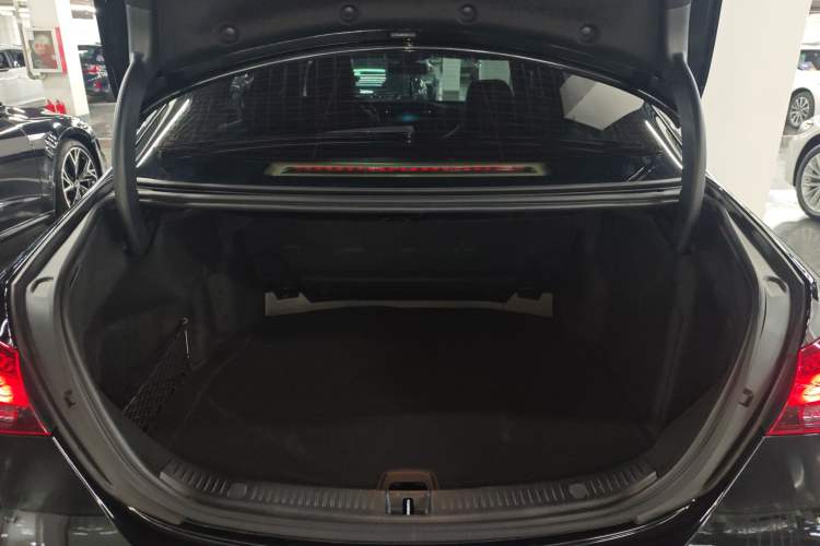 Used Mercedes-Benz E-Class 2023 Facelift E 260 L
