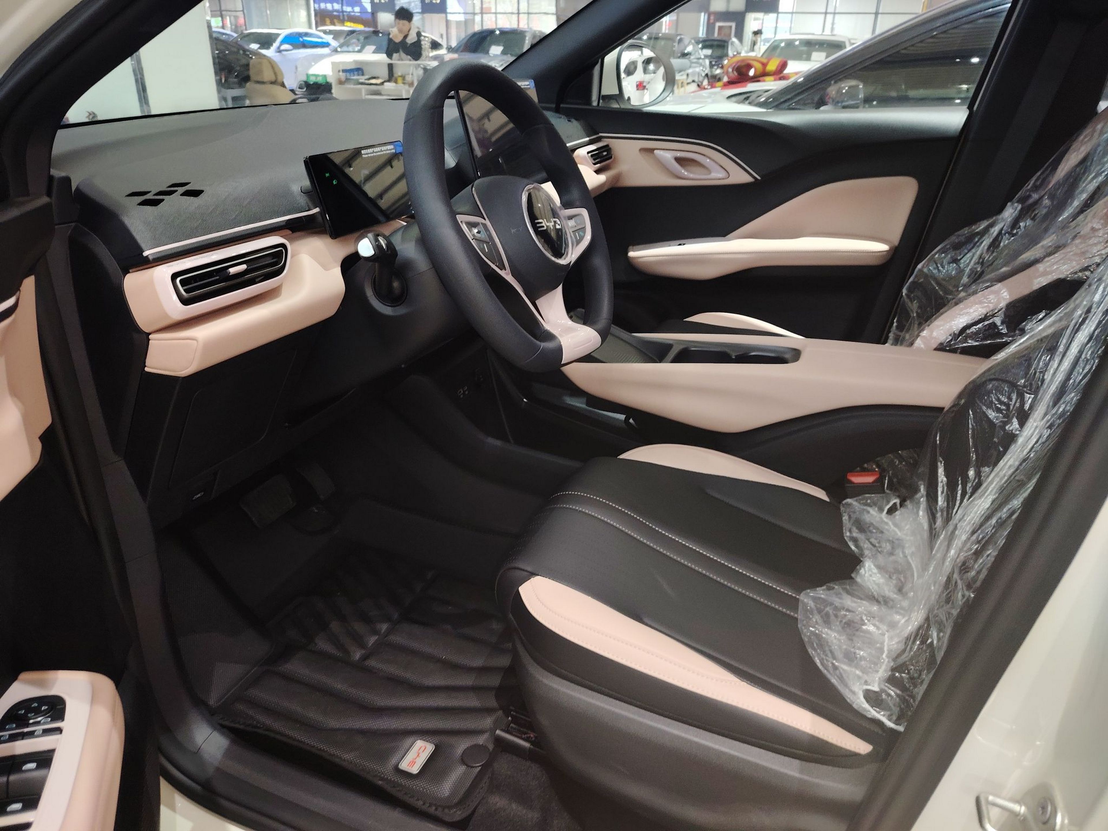 المقاعد الأمامية داخل السيارة