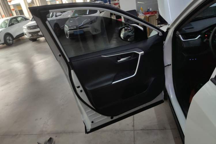 Used Toyota Wildlander 2022 2.0L CVT Two-Wheel Drive Luxury PLUS Edition
