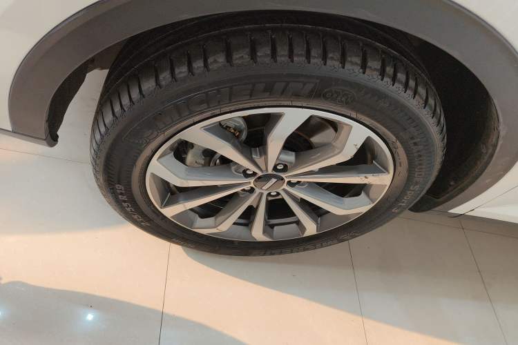 Used Wey VV6 2019 2.0T Two-Wheel-Drive Ultra-Luxury Version China VI Standard
