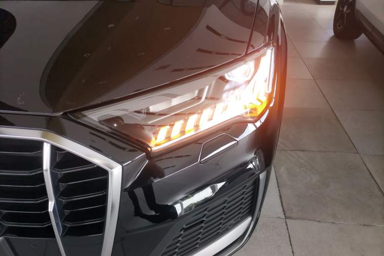 Used Audi Q7 2021 45 TFSI quattro S line Sport model
