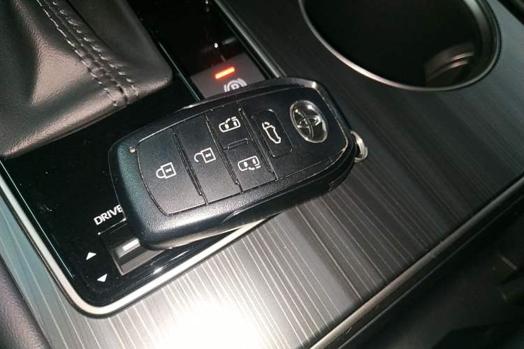 Used Toyota Sienna 2024 2.5L Hybrid Four-Wheel Drive Prestige Edition