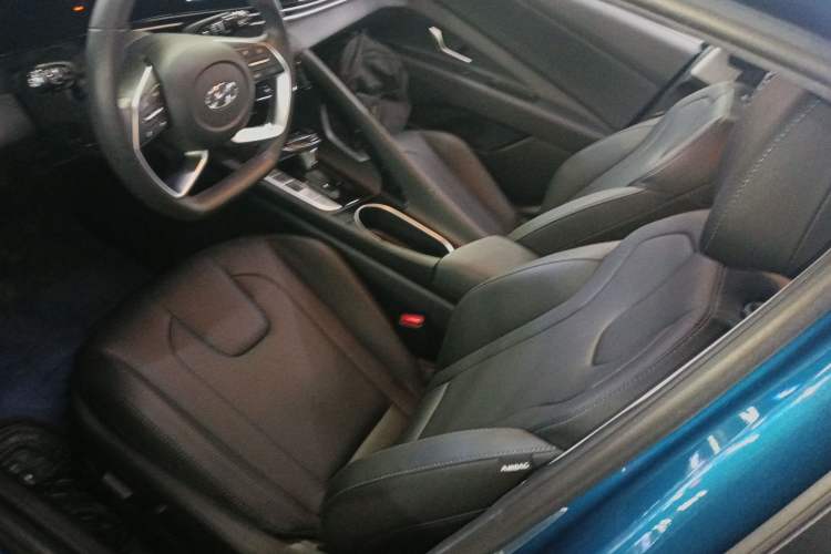 Used Hyundai Elantra 2021 1.5L CVT LUX Prestige Edition