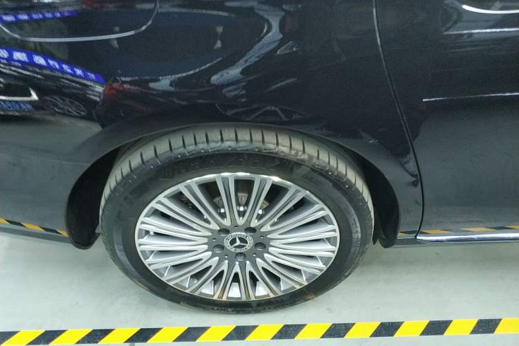 Used Mercedes-Benz E-Class 2022 Second Facelift E 300 L Fashion Edition
