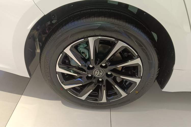 Used Toyota Corolla 2026 Model 1.8L Dual-Engine Elite Edition
