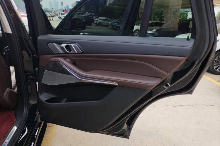 Used BMW X5 2022 Restyled xDrive 30Li Luxury Version M Sport Package
