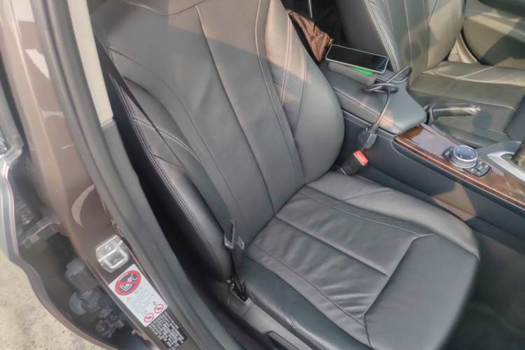 Used BMW 3 Series 2014 320Li Luxury Design Package
