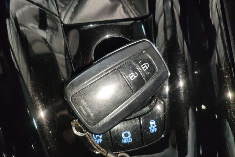 Used Toyota IZOA 2020 2.0L Enjoy Edition
