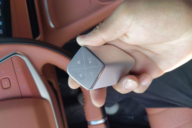 Used  S07 2023 200Max Range-Extended Version
