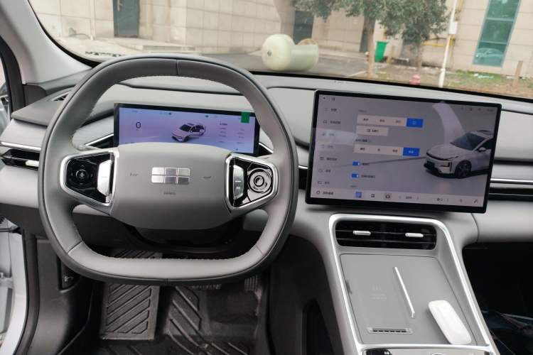 Used  L6 2025 EM-i 140km Starship Edition