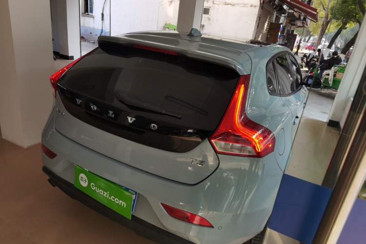 Used Volvo V40 2017 T3 Zhiyi Edition
