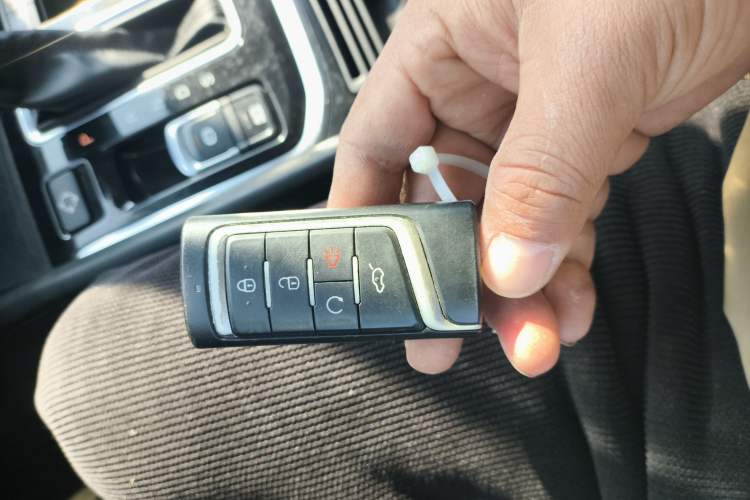 Used GAC Trumpchi GS8 2017 320T Two-Wheel Drive Luxury Smart Connectivity Version (7 Seats)