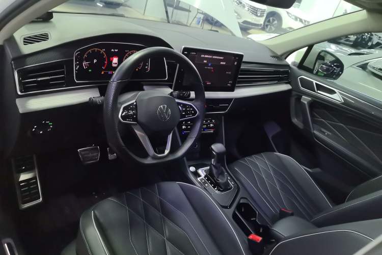 Used Volkswagen Tiguan L 2022 330TSI Automatic Two-Wheel Drive R-Line Enhanced Edition
