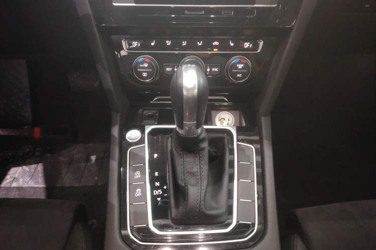 Used Volkswagen Magotan 2017 330TSI DSG Luxury Model
