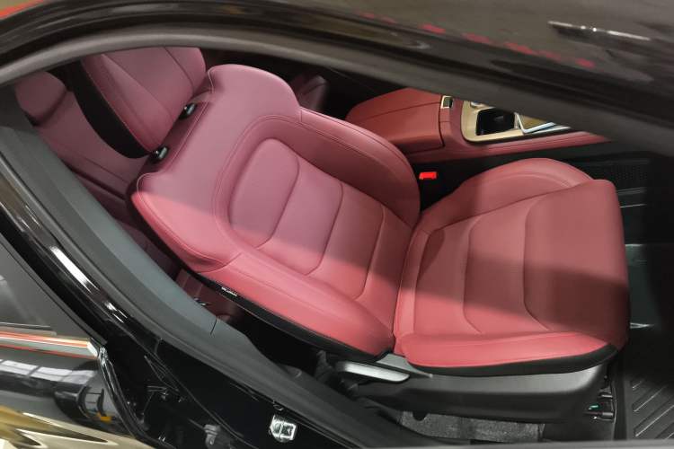 Used JETOUR X70 PLUS 2023 1.5T DCT Ziqiang PRO+ 5-Seater
