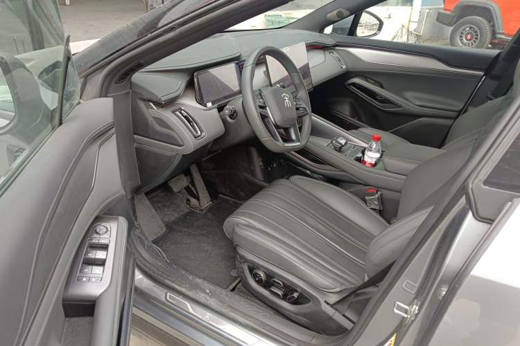 Used BYD Song L EV 2025 Intelligent Driving Version 662 km LiDAR Excellence Edition
