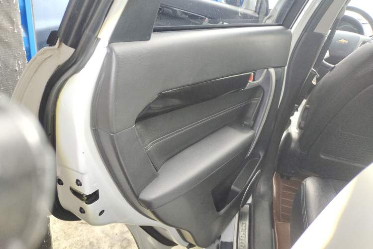 Used Chevrolet Captiva 2015 2.4L 4x4 Flagship Edition 7-Seater
