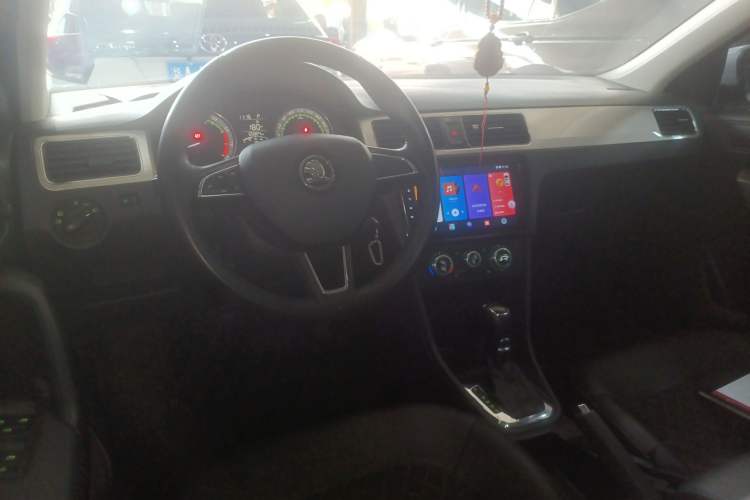 Used Skoda Rapid 2018 1.6L Automatic Comfort Edition
