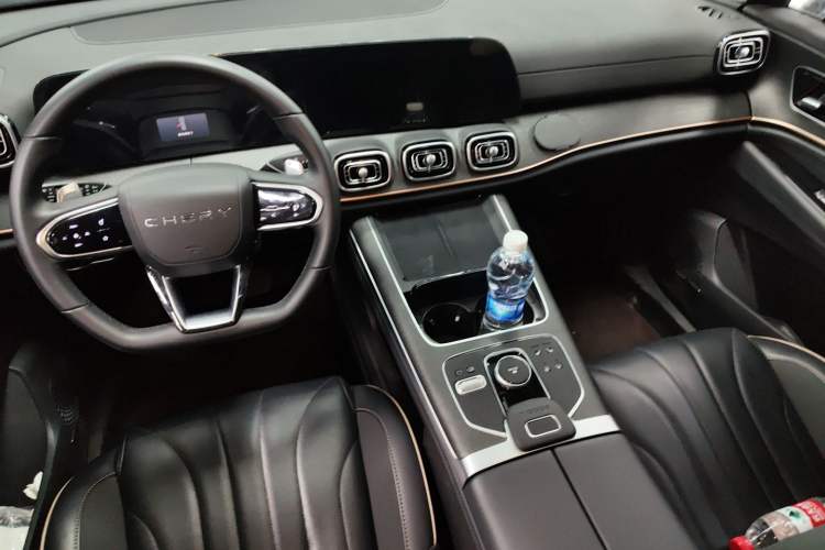 Used Chery Tiggo 9 2023 2.0T Dual-Clutch Two-Wheel Drive Leading Edition 5 Seats