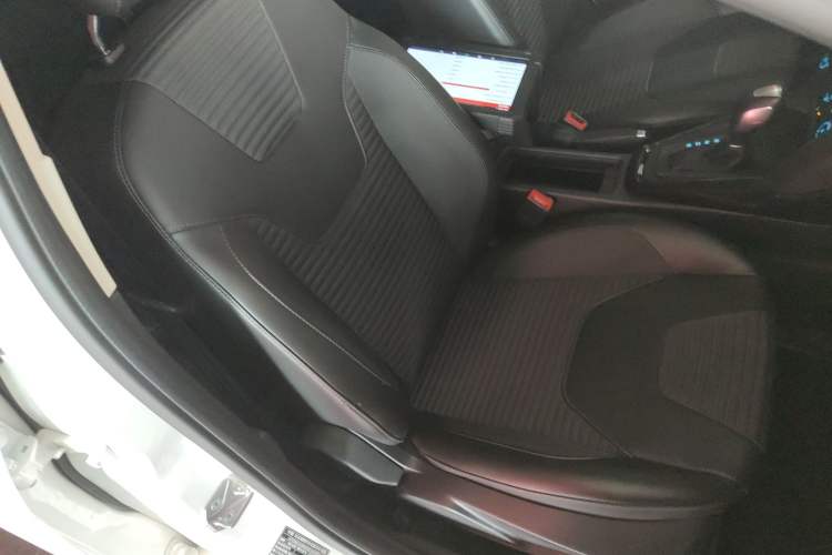 Used Ford Focus 2018 Hatchback Classic 1.6L Automatic Trendy SmartDrive Edition
