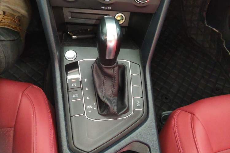 Used Volkswagen Tharu 2023 300TSI Two-Wheel-Drive Crescent Edition
