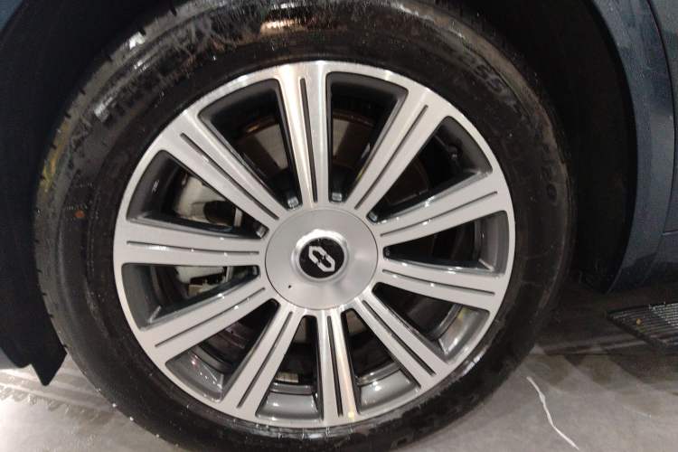 Used Hima AITO M8 2025 Extended-Range Max+ Version 53.4 kWh 6-Seater Edition
