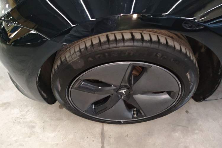 Used Tesla Model 3 2019 Long-Range Rear-Wheel-Drive Version
