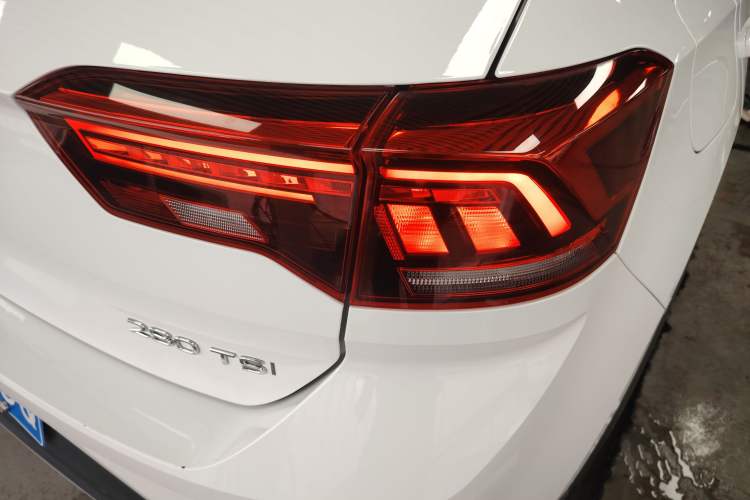 Used Volkswagen T-ROC 2021 280TSI DSG Two-Wheel Drive Comfort Connect Edition
