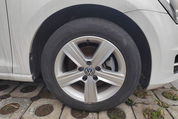 Used Volkswagen Golf 2017 1.6L Automatic Comfort Million-Vehicle Anniversary Edition
