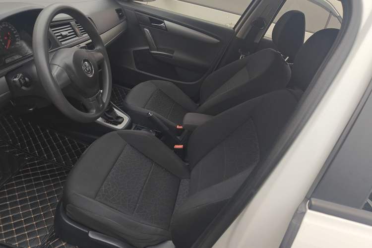 Used Volkswagen Lavida 2013 Revised Classic 1.6L Automatic Fashion Edition
