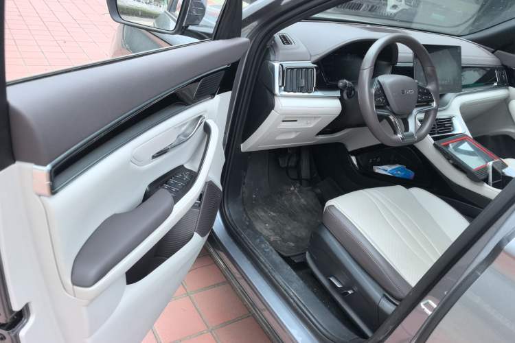 Used BYD Song PLUS New Energy 2024 Honor Edition EV 520km Premium Model
