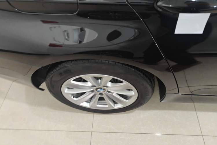 Used BMW 5 Series 2014 520Li Elegant Model
