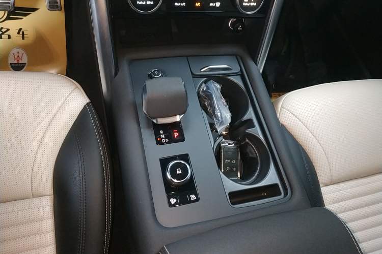 Used Land Rover Discovery 2021 360 PS R-Dynamic S
