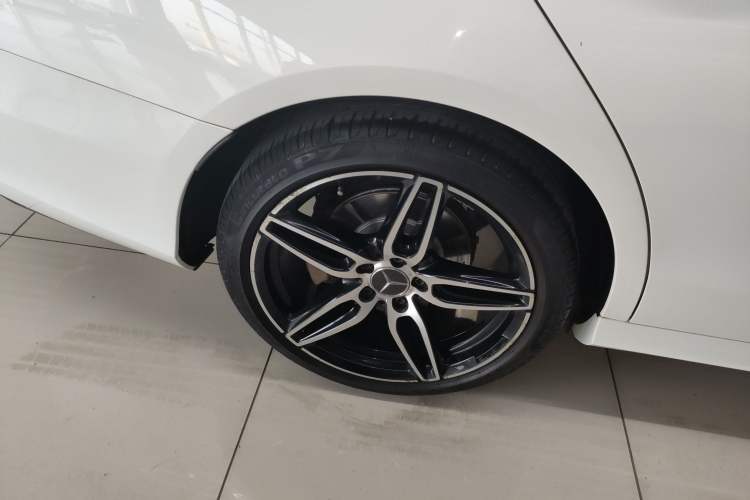 Used Mercedes-Benz E-Class 2017 Facelift E 200 Sport 4MATIC
