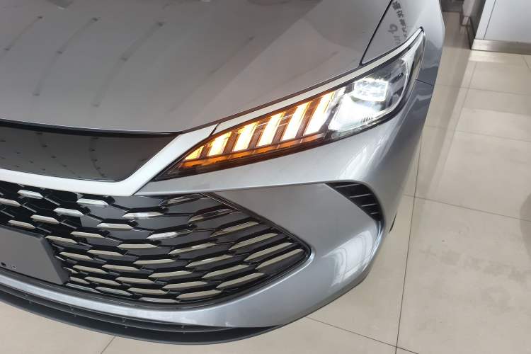 Used BYD Qin PLUS 2025 DM-i Smart Drive 55KM Leading Model
