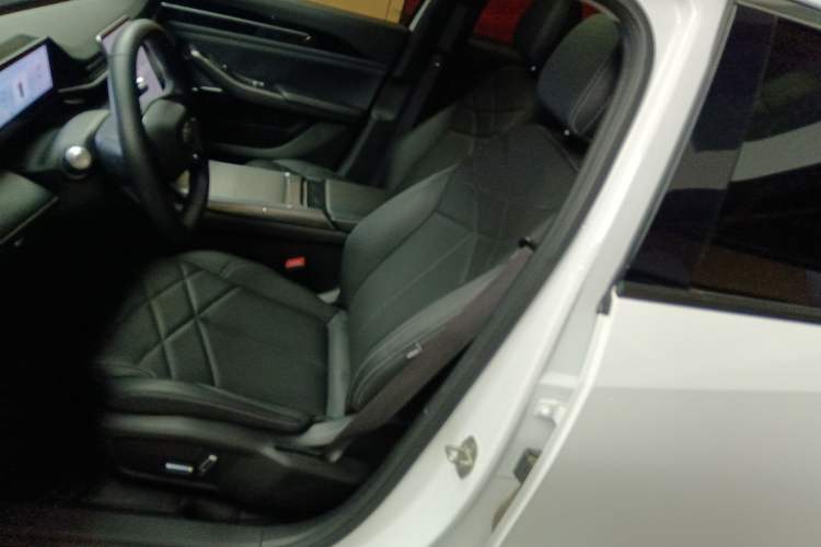 Used  L6 2024 125km PLUS Dragon Edition
