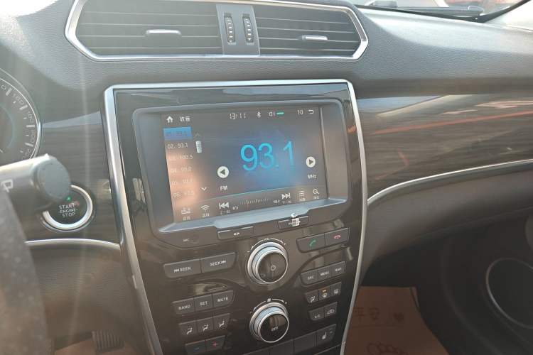 Used Haval H2 2016 Red Label 1.5T Manual Two-Wheel Drive Elite Model
