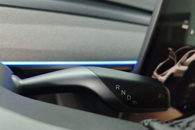 Used Tesla Model Y 2023 Long-Range All-Wheel-Drive Version