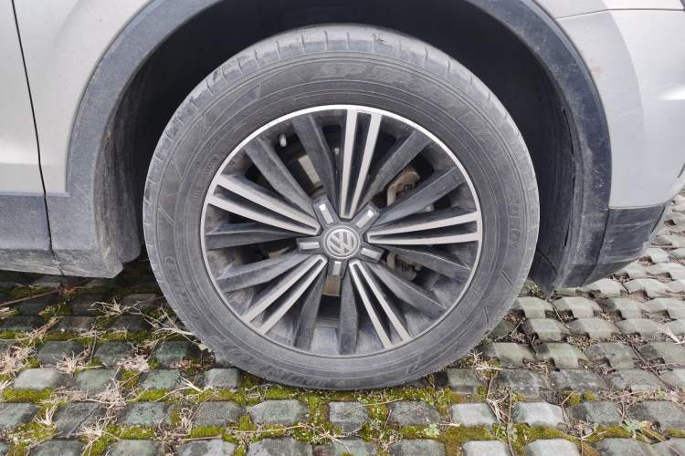 Used Volkswagen Tiguan L 2019 Updated Version 330TSI Automatic Two-Wheel Drive Panoramic Comfort Edition China VI Standard