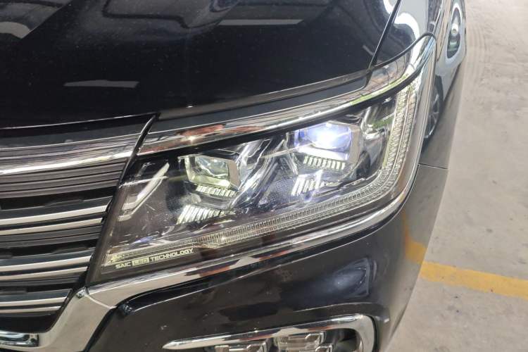 Used Roewe RX8 2019 30T Smart Connectivity Two-Wheel Drive Supreme Flagship Edition
